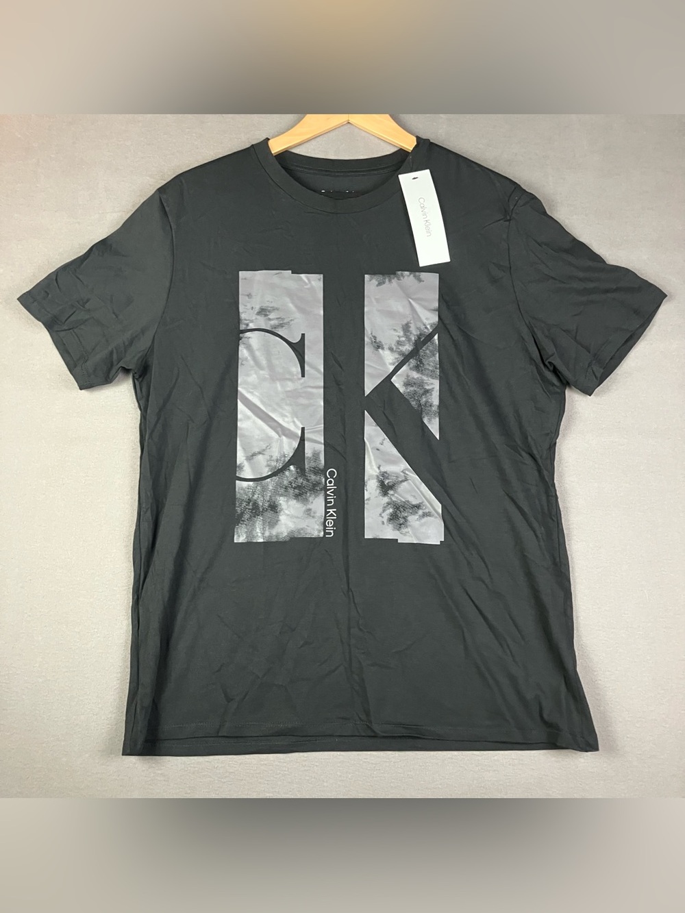 Calvin Klein Men's Size M Graphic T-Shirt Black & Gray Logo NWT! New with tags.
